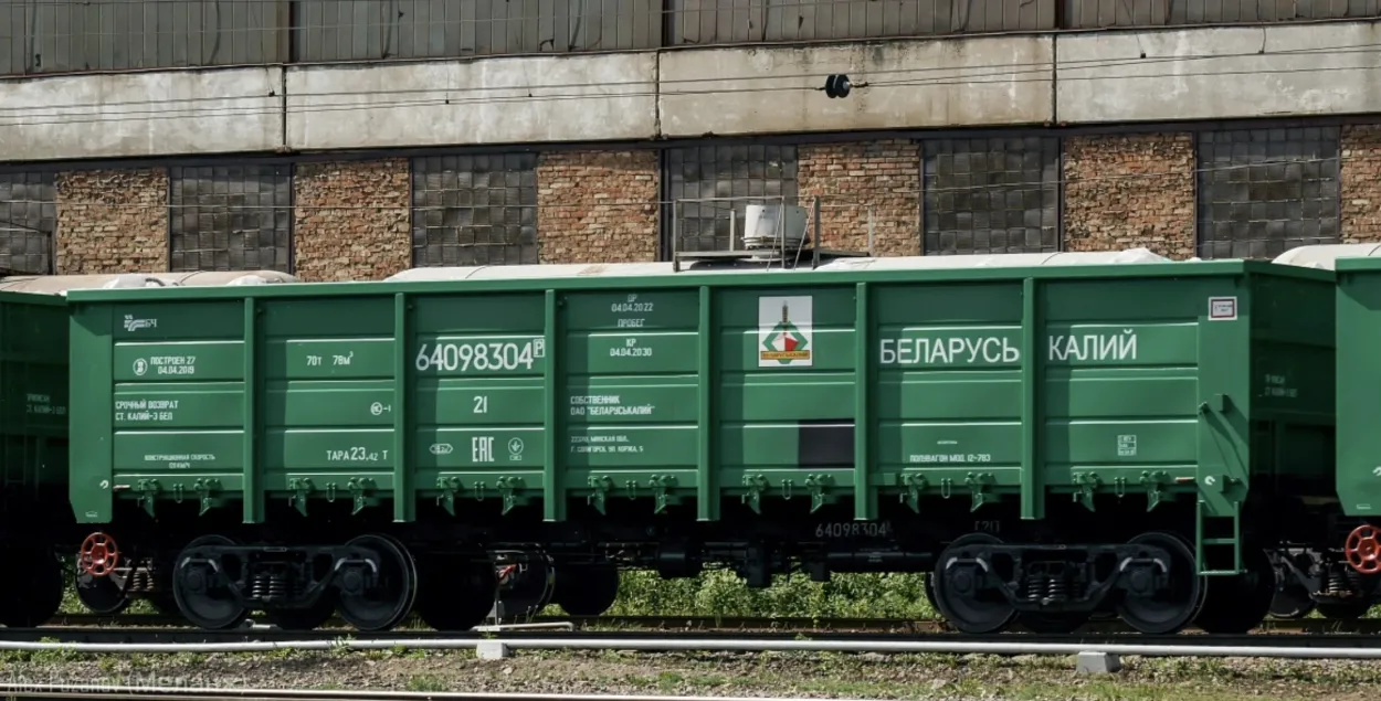 Три компании подали заявки на перевозку удобрений "Беларуськалия" через Литву