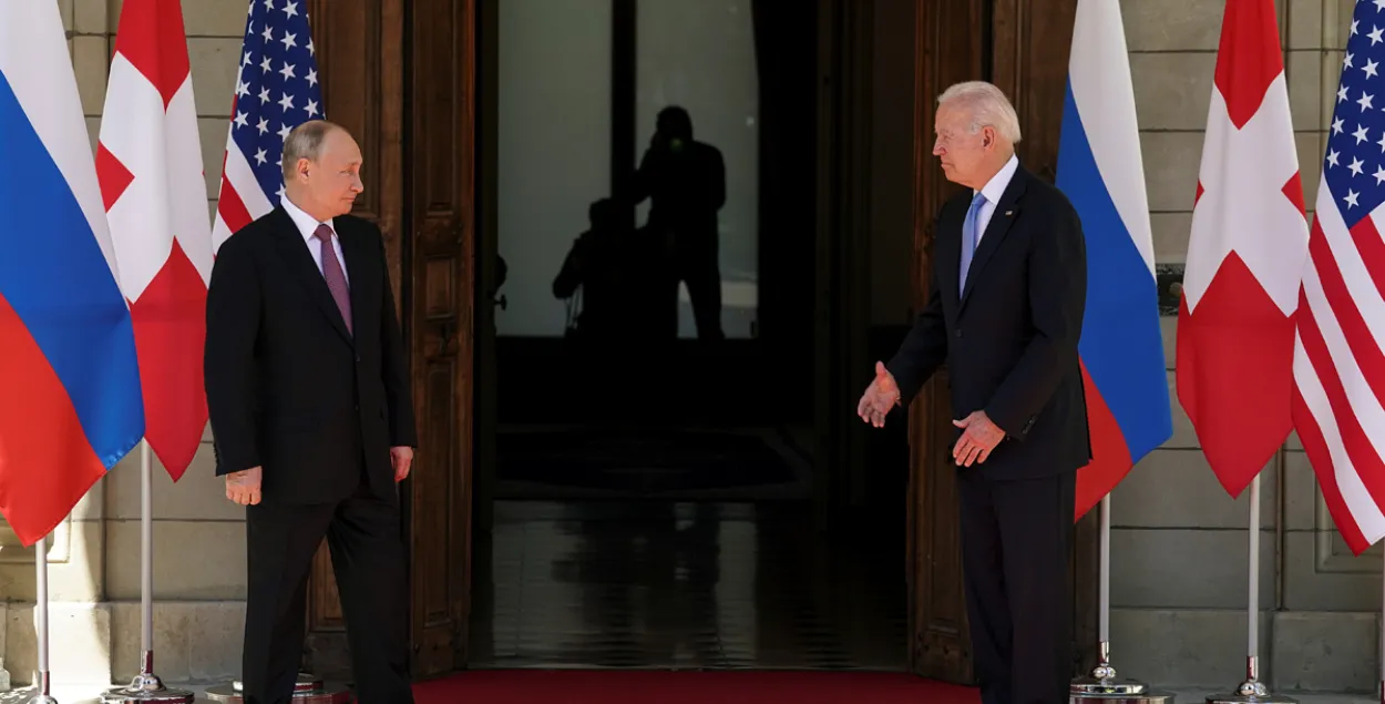 Владимир Путин и Джо Байден на саммите в Женеве / Reuters​