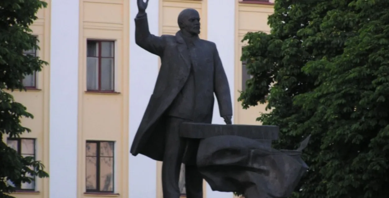 Барысаўскія ўлады адмовіліся прыбраць Леніна з цэнтральнай плошчы горада