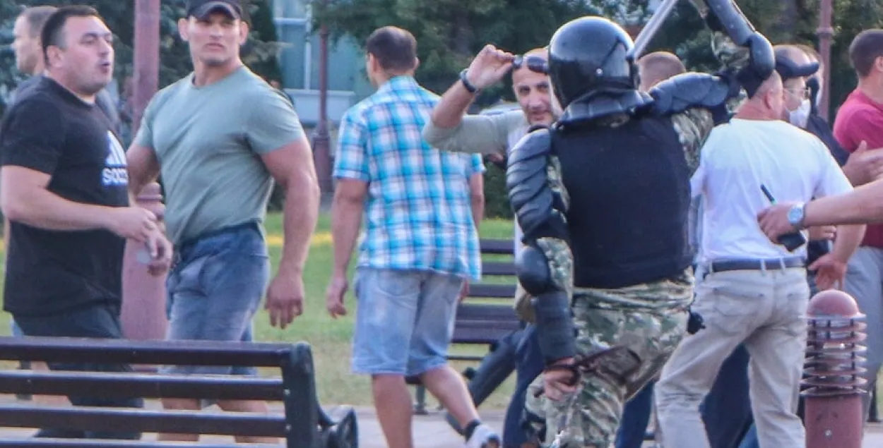 Алексей Кудин во время разгона акции протеста в Молодечно / Региональная газета​