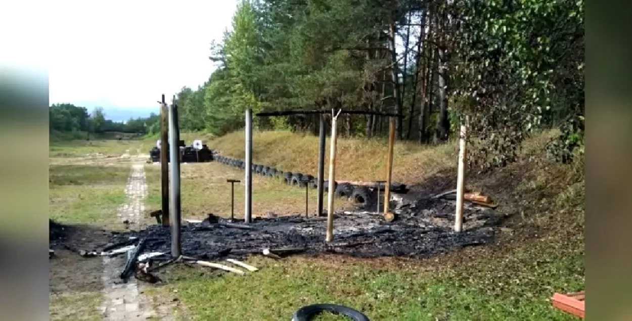 Сожженный тир силовиков под Бобруйском / Скриншот из видео МВД