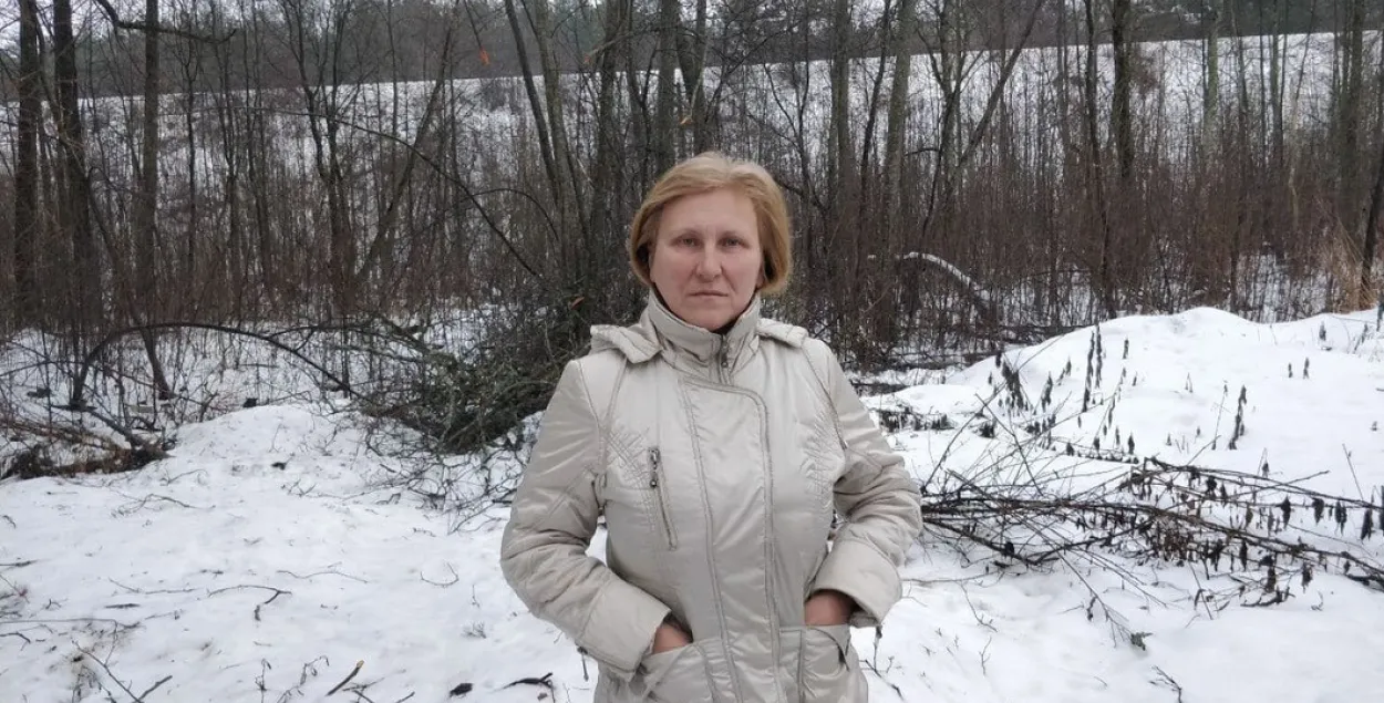 У женщины, которую ударил ногой российский силовик, в больнице забрали одежду
