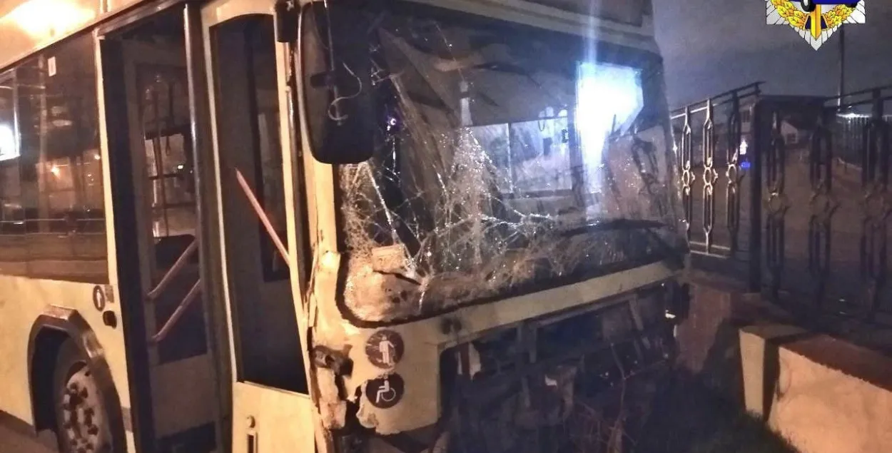 В результате ДТП с троллейбусом в Минске пострадали семь человек