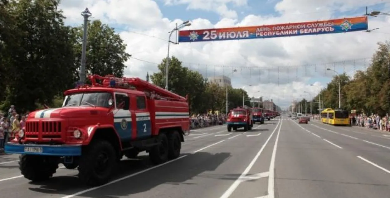 У Мінску Дзень пажарнай службы адзначаць парадам тэхнікі МНС