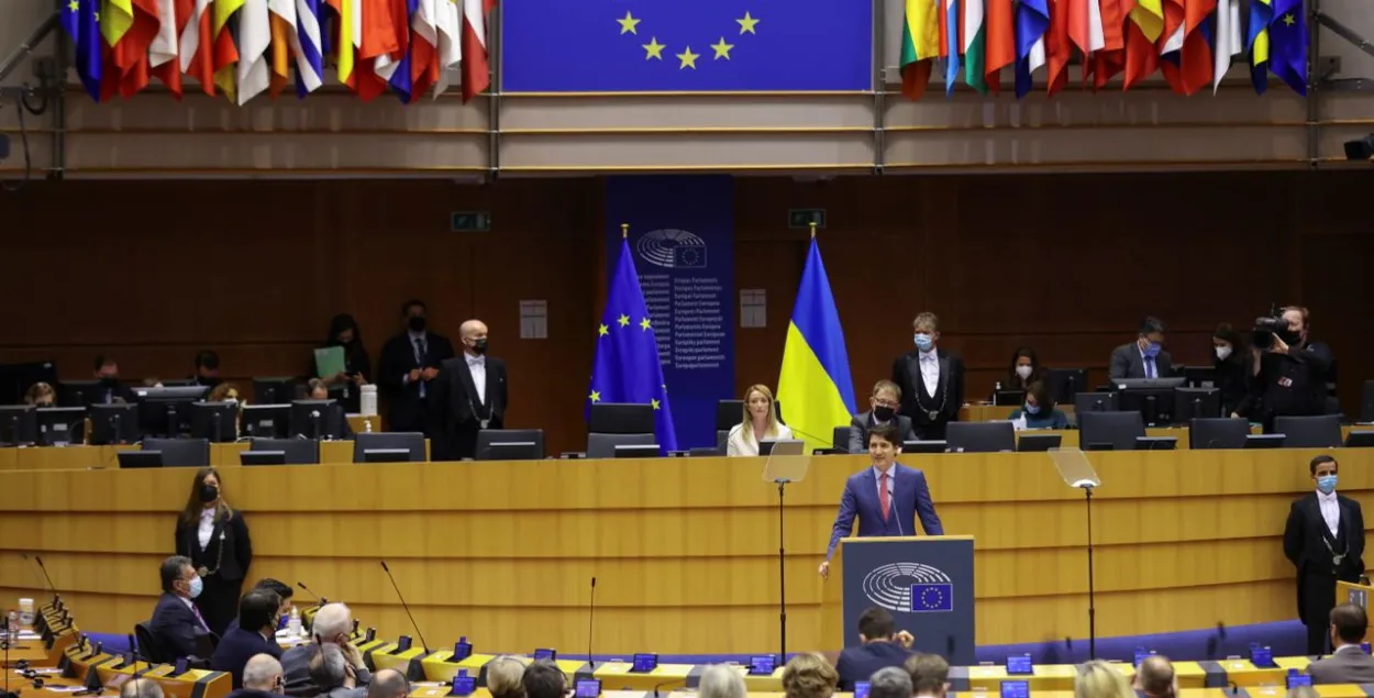 Еўрапарламент заклікаў надаць Украіне і Малдове статус кандыдатаў у ЕС