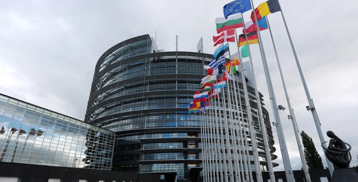 Евродепутаты призвали сократить число белорусских дипломатов в странах ЕС