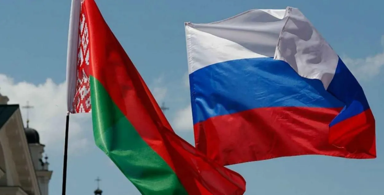 Флаги Беларуси и России / Reuters
