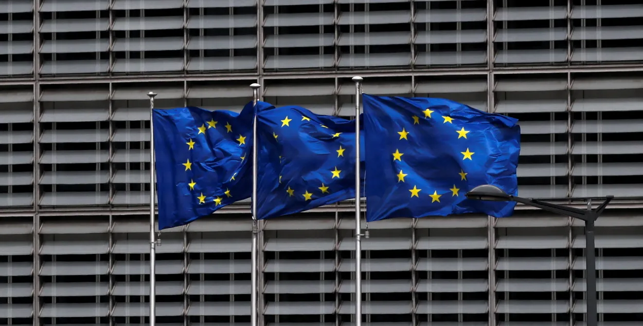 Сцягі ЕС перад будынкам штаб-кватэры Еўракамісіі ў Брусэлі / Reuters
