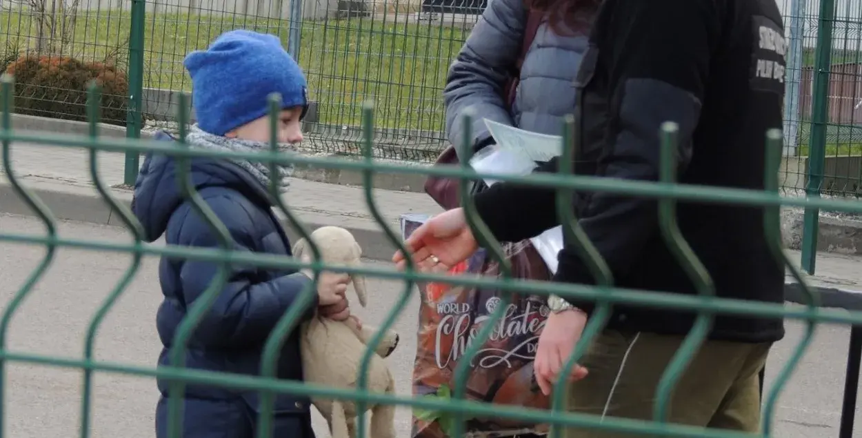 Украинские беженцы на границе с Польшей / twitter.com/Straz_Graniczna​