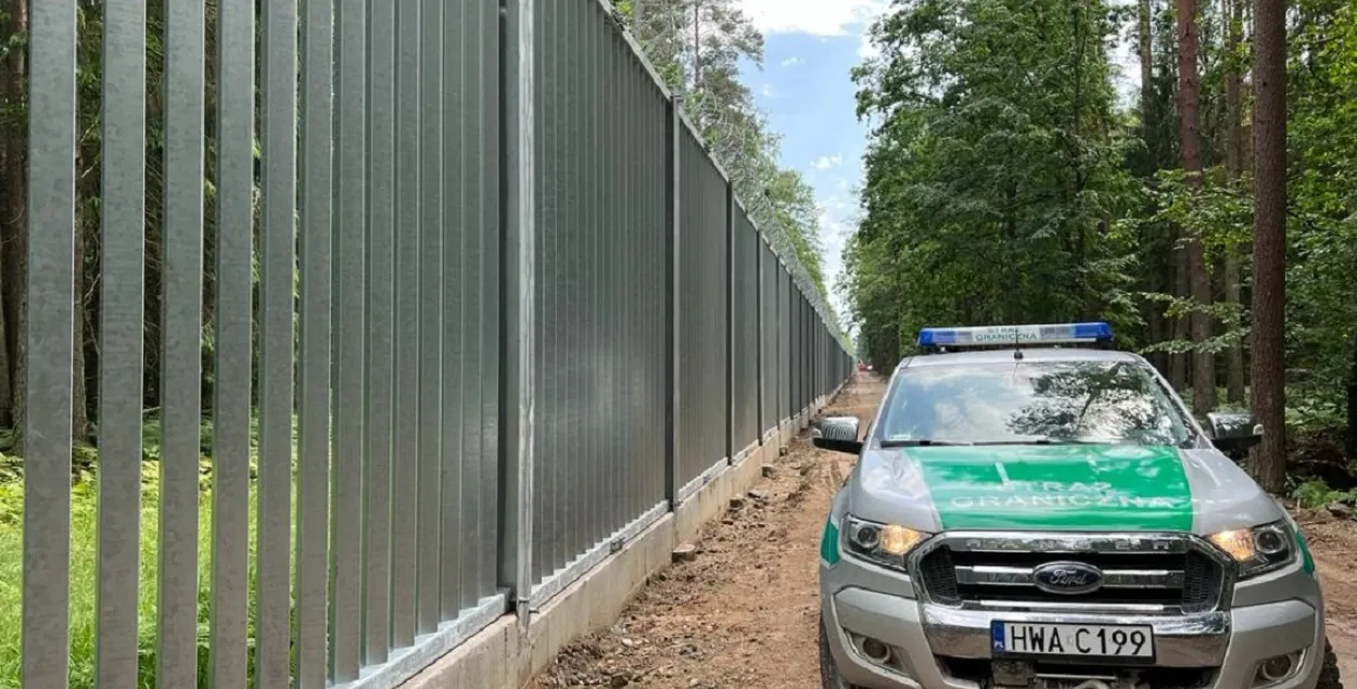 Металлический забор на польско-белорусской границе​ / twitter.com/Straz_Graniczna