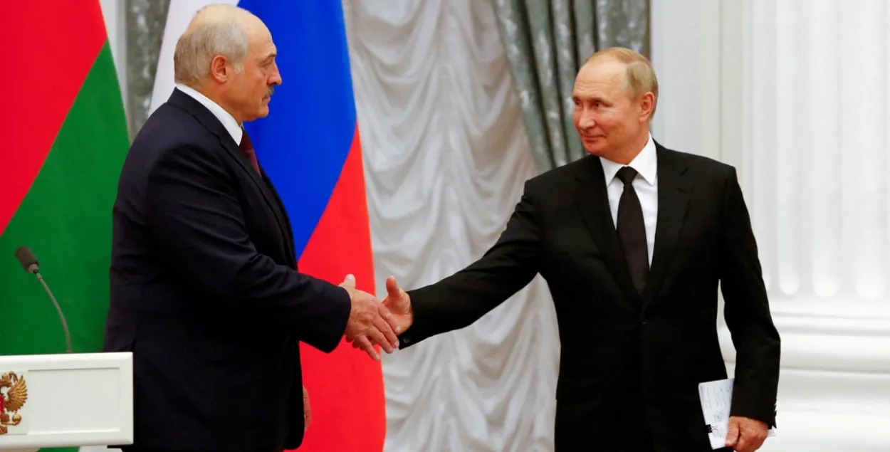 Лукашэнка і Пуцін вядуць эканомікі Беларусі і Расіі да аўтаркіі / Reuters