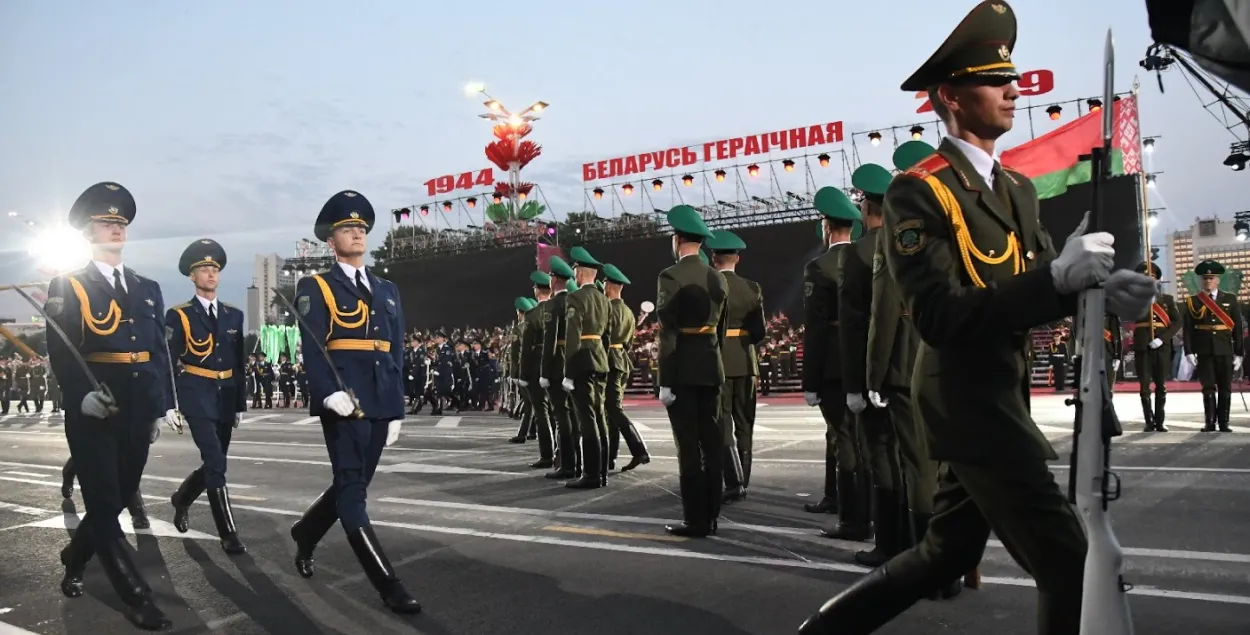 Ваенны парад у Мінску пачнецца а 21-й гадзіне