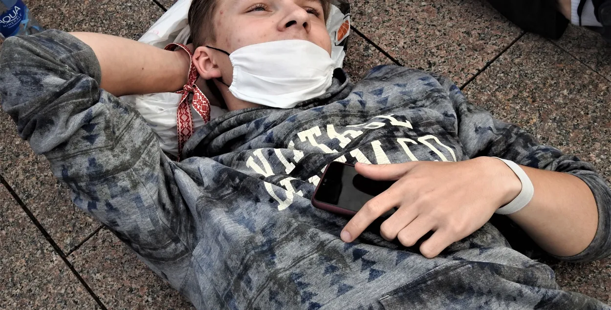 Минских школьников пугают, что участие в протестах усложнит поступление