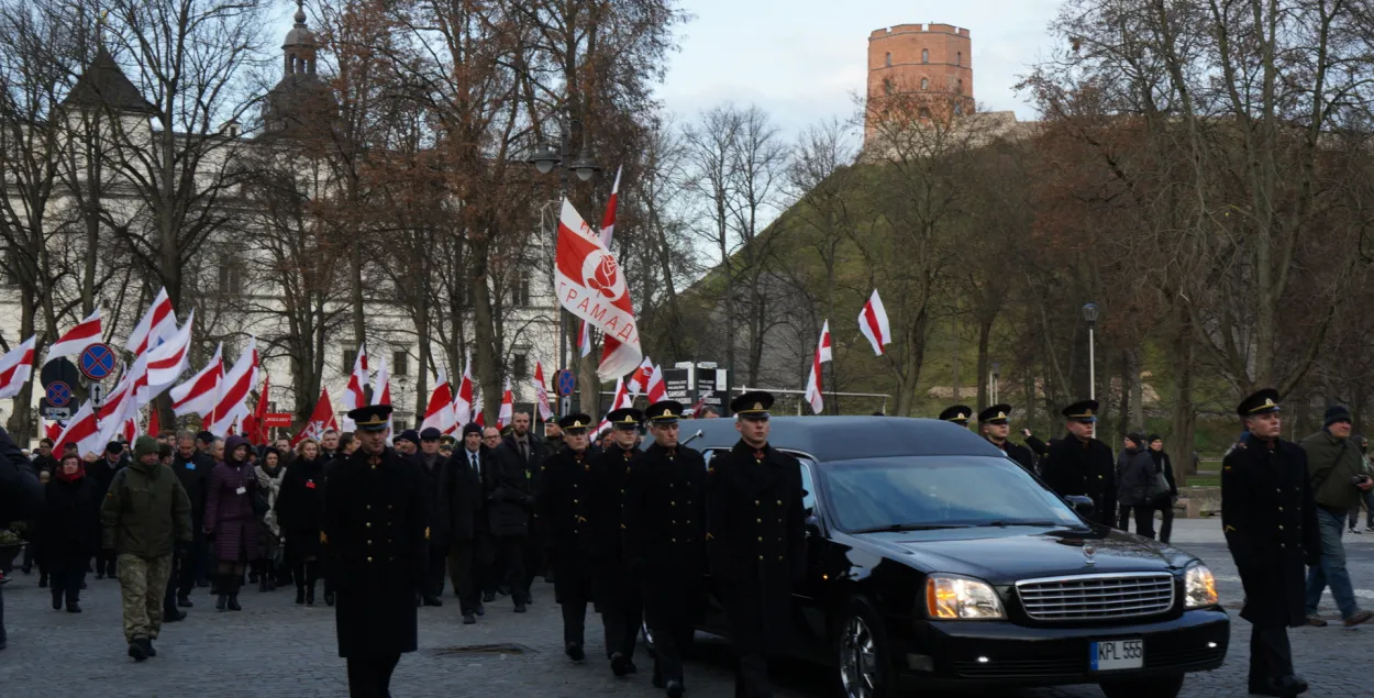 Во время похорон останков Кастуся Калиновского и его соратников в Вильнюсе / Еврорадио​