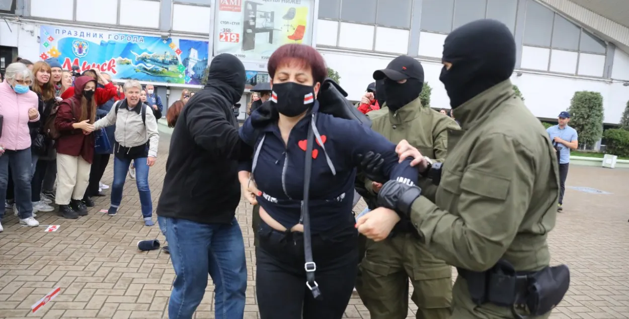 Задержание возле Комаровки в Минске / Радио Свобода​