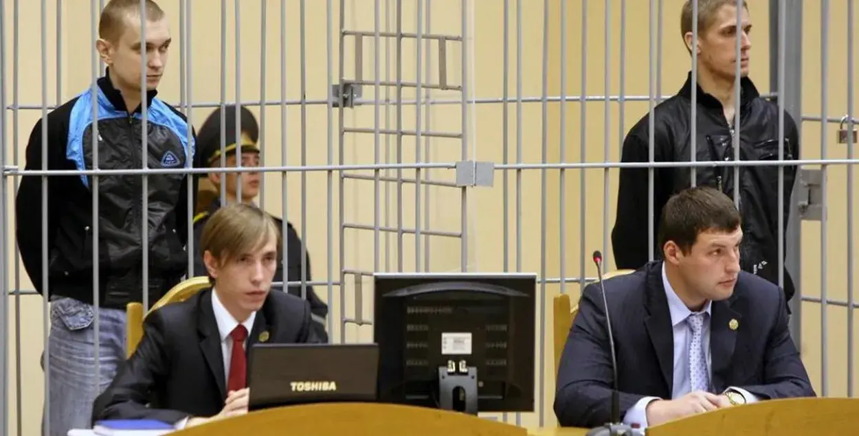 Дмитрий Коновалов и Владислав Ковалев во время суда / dpa
