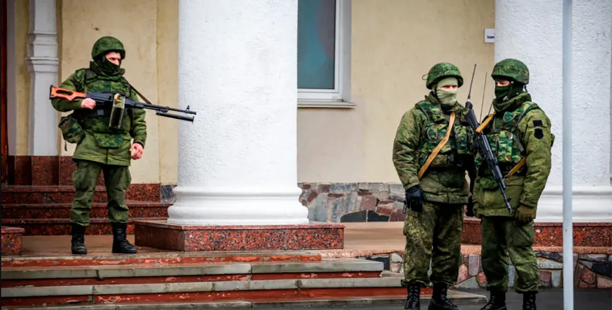 Расійскія салдаты ў Крыме ў 2014 годзе / RFE/RL
