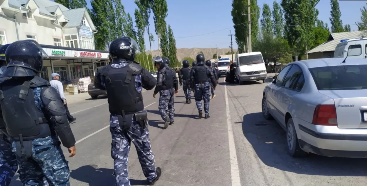 В конфликте на границе Кыргызстана и Таджикистана погибли более 20 человек