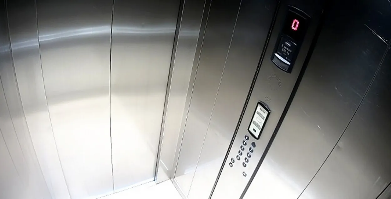 Пры замене ліфтаў у Мінску ўсталёўваюць відэакамеры