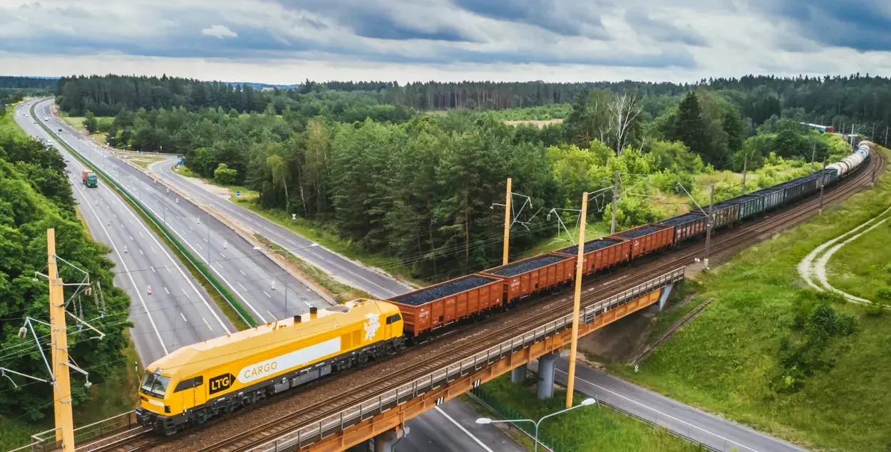 Freight train of Lithuanian Railways / litrail.lt