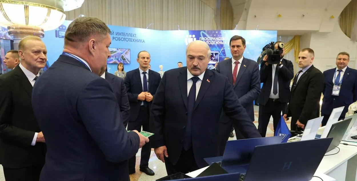 Александр Лукашенко на выставке научно-технических достижений /&nbsp;president.gov.by
