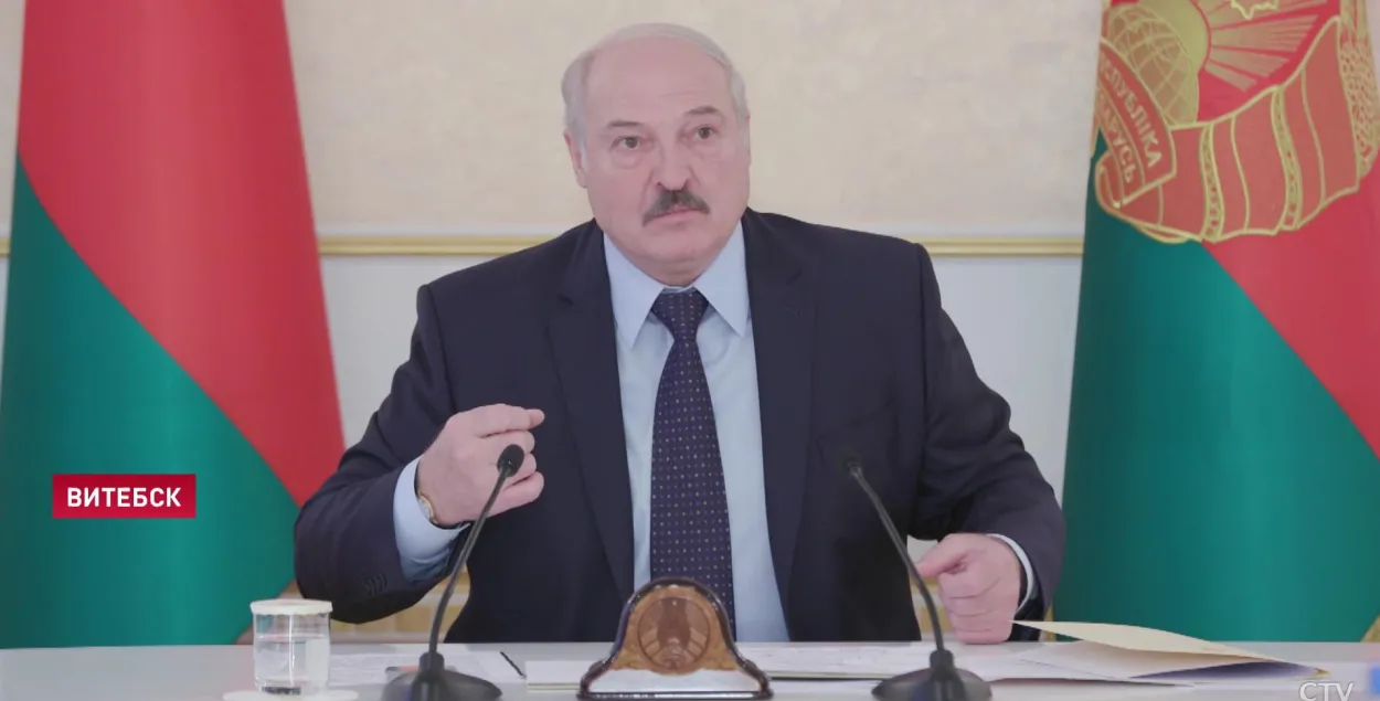 Лукашэнка наведвае лякарні не ў аднаразовым касцюме індывідуальнай абароны