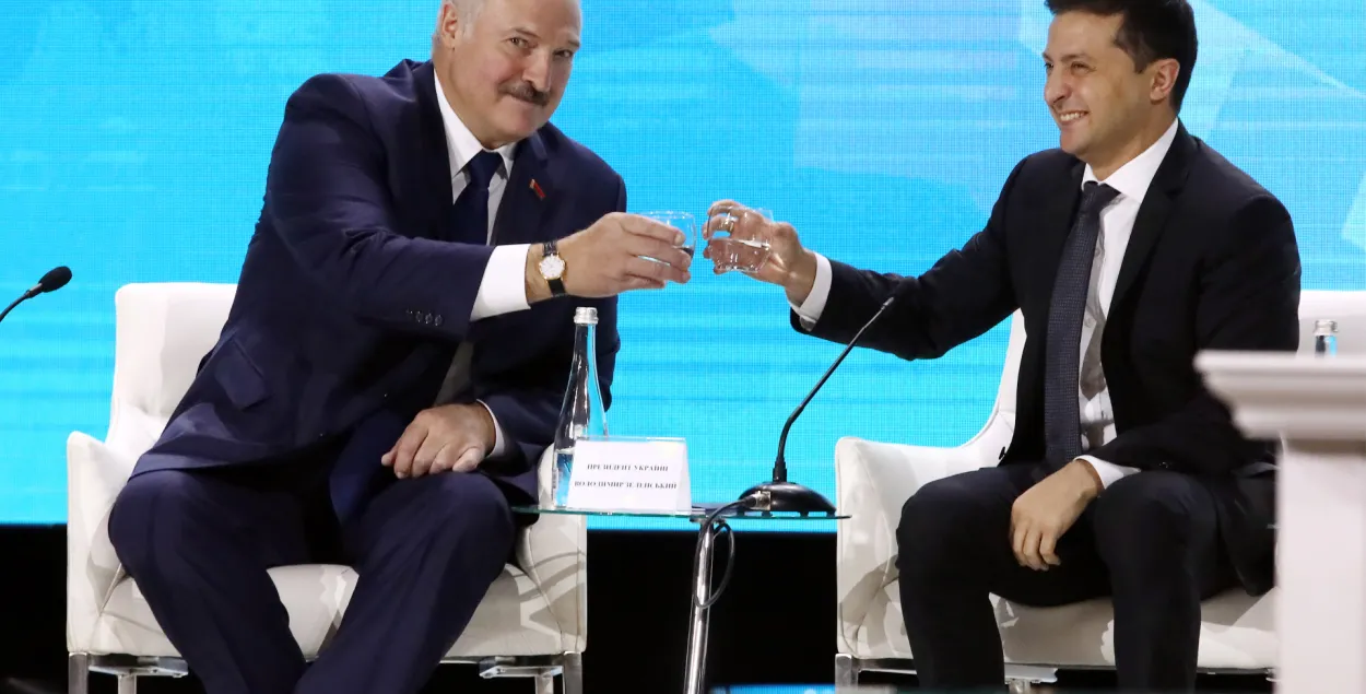 Александр Лукашенко и Владимир Зеленский / ТАСС, архивное фото
