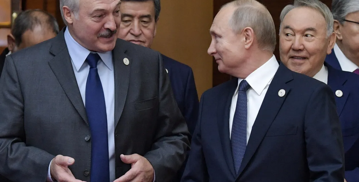 Lukashenka&nbsp;and Putin at the EEU summit / Reuters