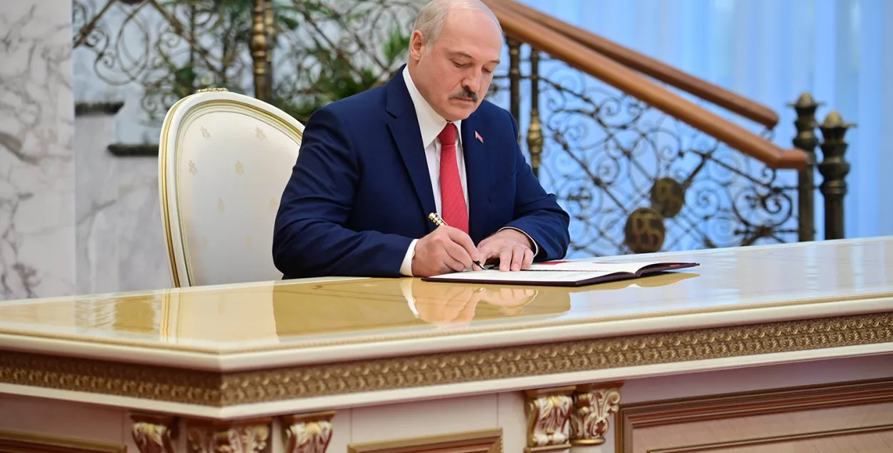 Белорусские политические партии не смогут получать помощь из-за границы