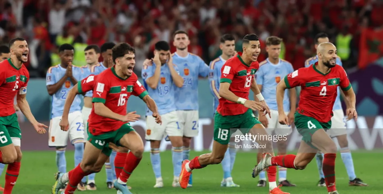 Футболисты Марокко вышли в четвертьфинал / Getty Images
