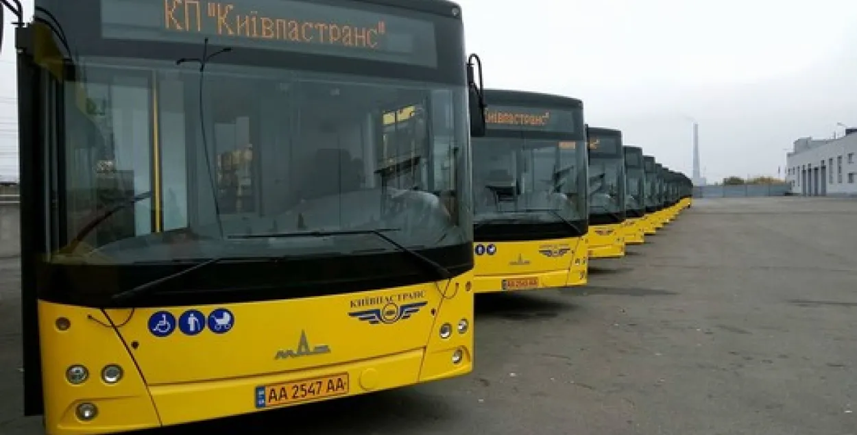 Мэр Львова советуется с горожанами: этично ли покупать белорусские автобусы