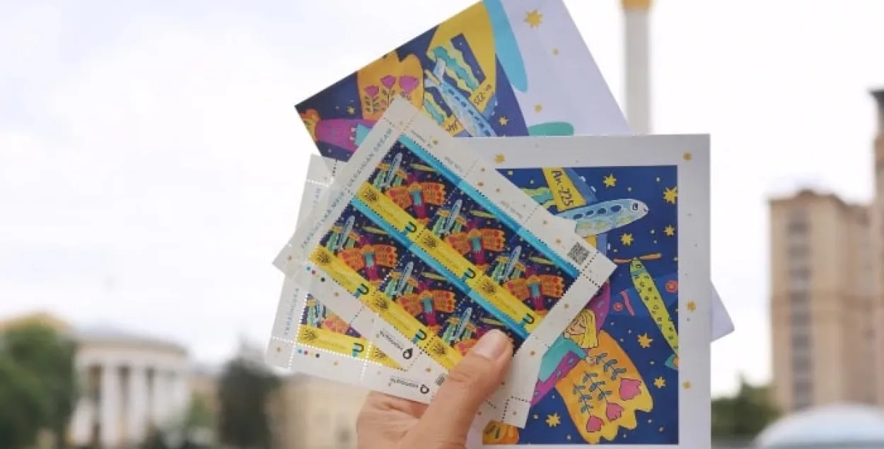 Ва Украіне новая паштовая марка. На гэты раз з самалётам "Мрія"