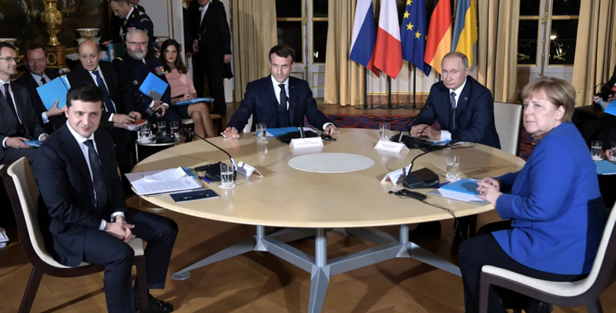 Слева направо: Владимир Зеленский, Эммануэль Макрон, Владимир Путин, Ангела Меркель / Reuters
