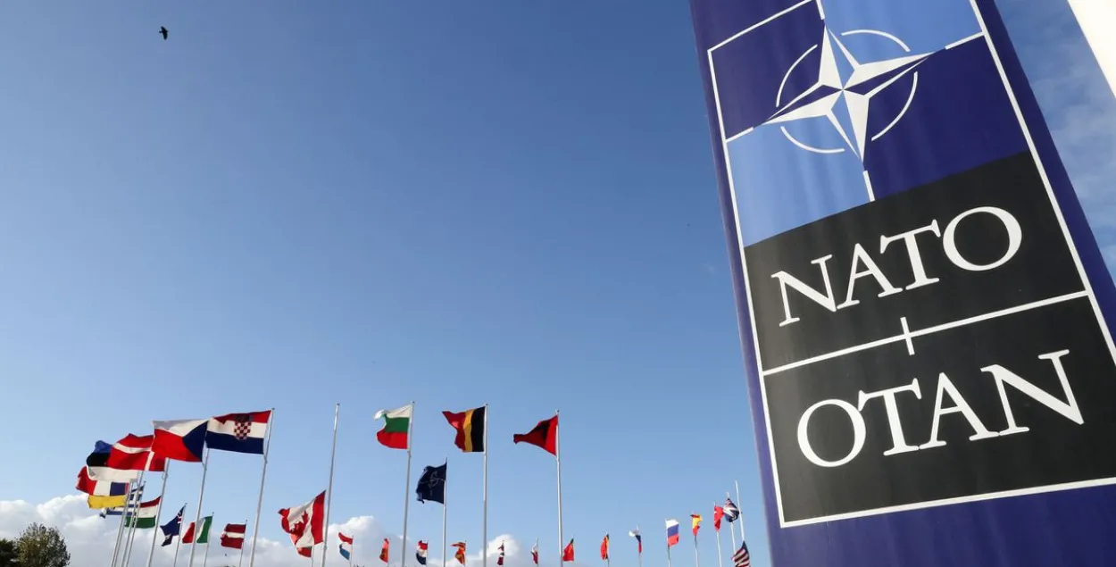 Сцягі перад штаб-кватэрай NATO&nbsp;ў Брусэлі​ / Reuters