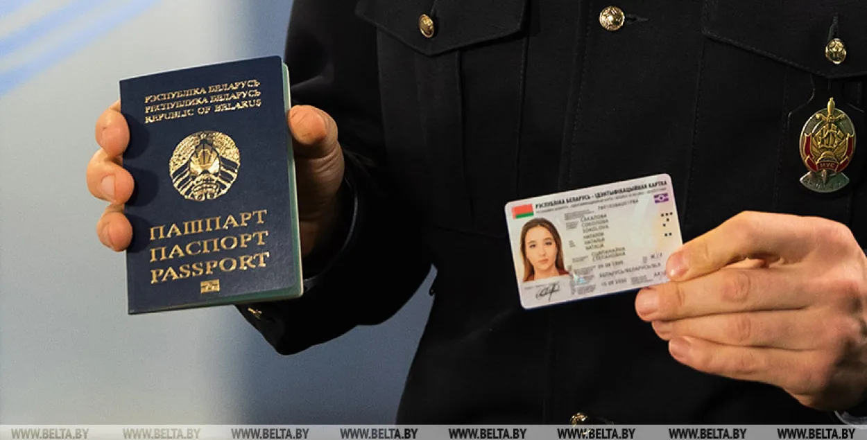 Лукашенко засомневался в необходимости введения биометрических паспортов