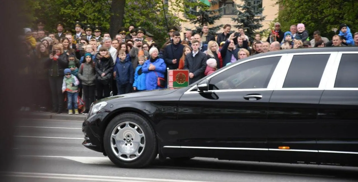 Аўтамабіль Лукашэнкі падчас святкавання Дня перамогі ў Мінску / Еўрарадыё