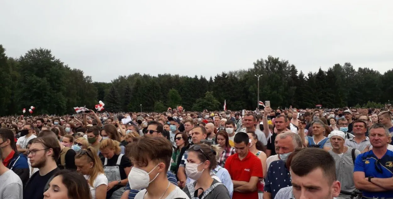 Тысячи минчан пришли на встречу с Тихановской / Еврорадио​