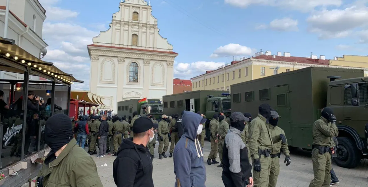 В Минске грубо задерживают участниц "Женского марша"