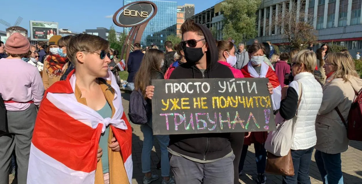 В Минске проходит "Блестящий" женский марш