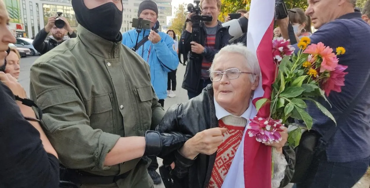 Мирный Женский марш в Минске продолжился задержаниями