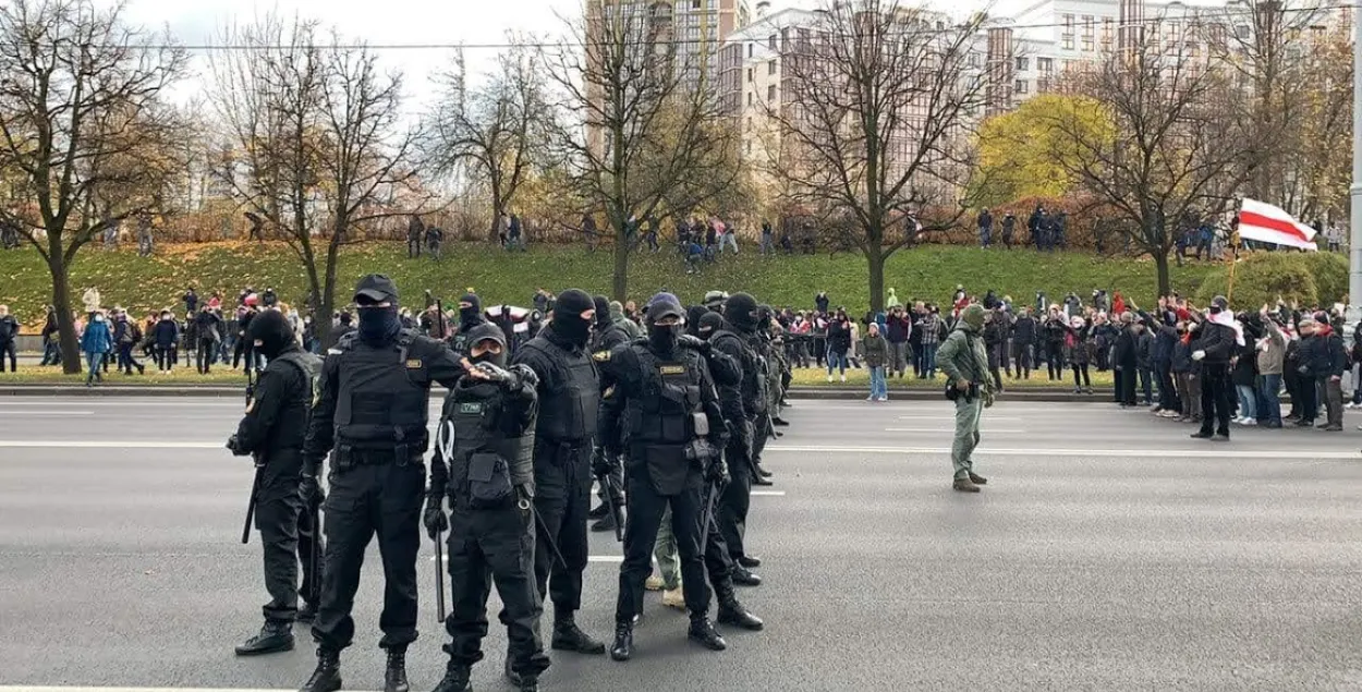 Силовики и протестующие на минской улице, осень 2020-го / Из архива Еврорадио​