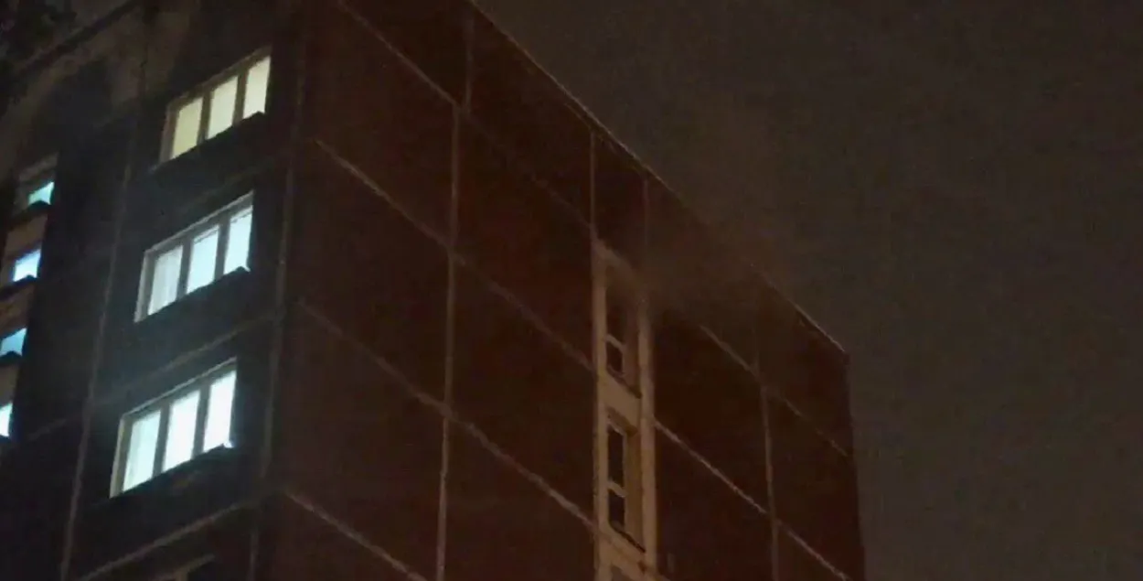 Здание общежития, в котором произошёл пожар / minsk.mchs.gov.by

