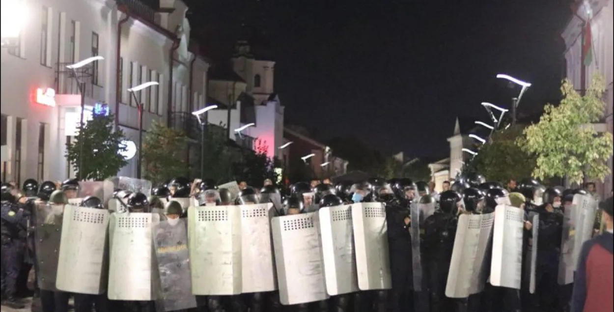 Пинские милиционеры во время уличной акции / &quot;Медиа-Полесье&quot;​