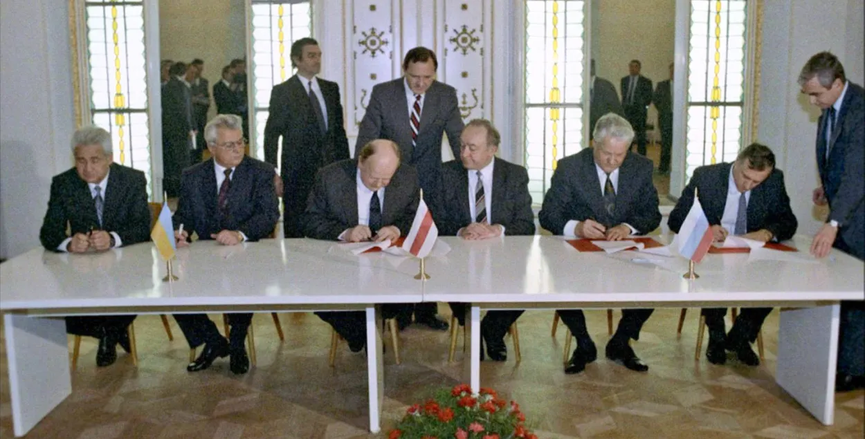 "Ближайшие два дня будут историческими": 30 лет назад в Вискулях отменили СССР
