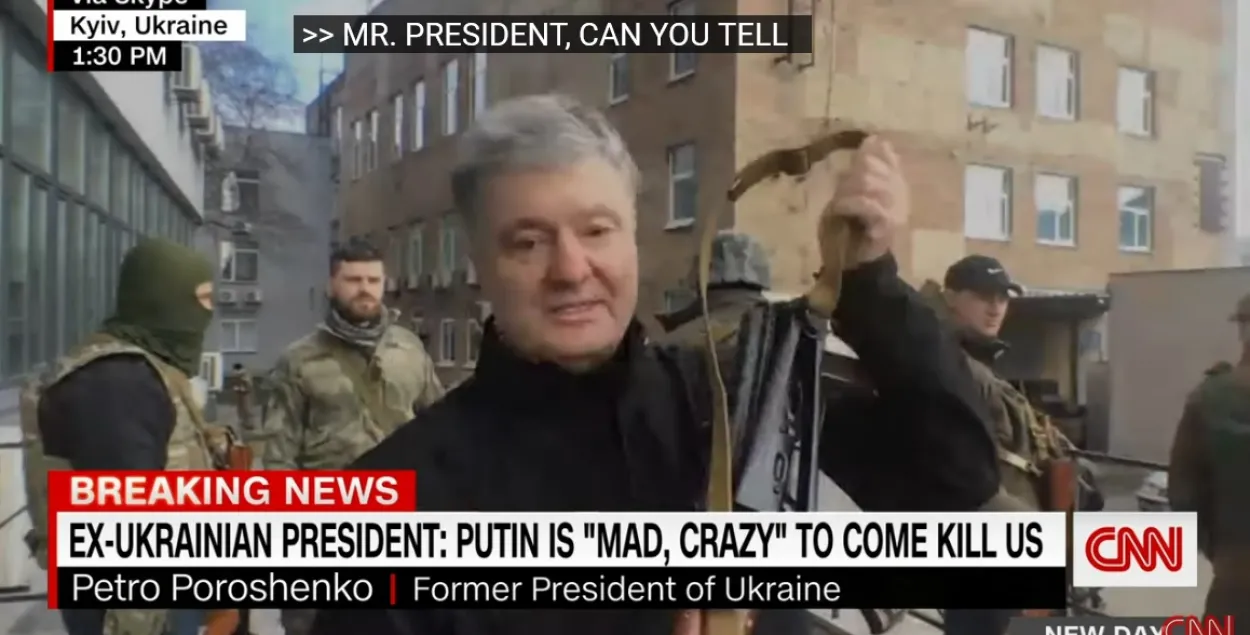 У эфіры CNN паказалі Пятра Парашэнку з аўтаматам у руках