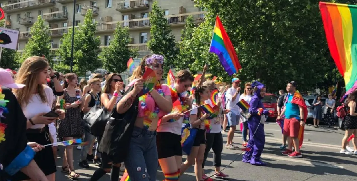 Гей-парад у Варшаве, пратэсты ў Малдове, выбары ў Казахстане: ЕЎРАЗУМ