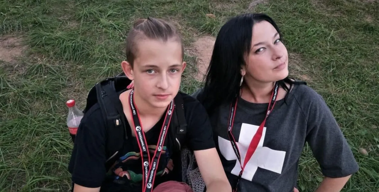 Матвей Лазарь и его мать Елена / соцсети