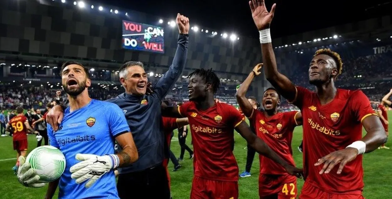 &quot;Рома&quot; и Жозе Моуринью празднуют победу в Лиге конференций / uefa.com