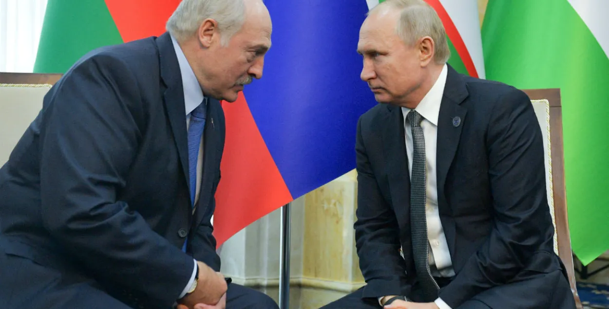 Alyaksandr Lukashenka and Vladimir Putin/ Reuters