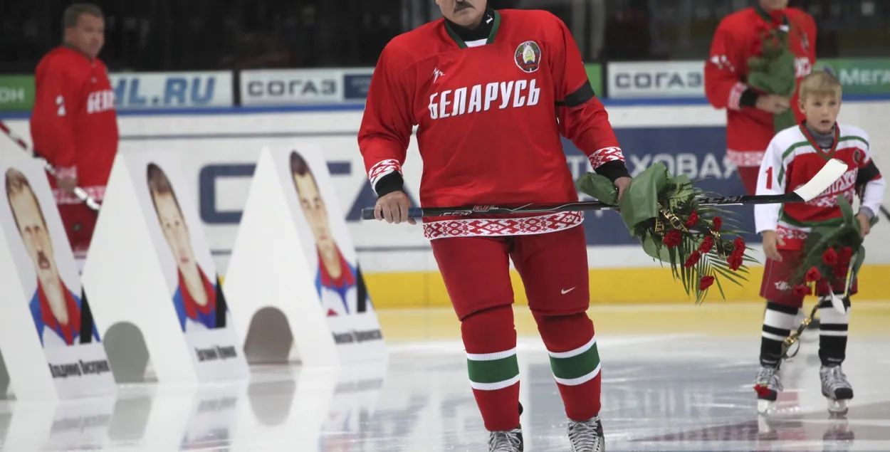 "Плюнули в душу народу": как хоккеисты каждый год обижают Лукашенко